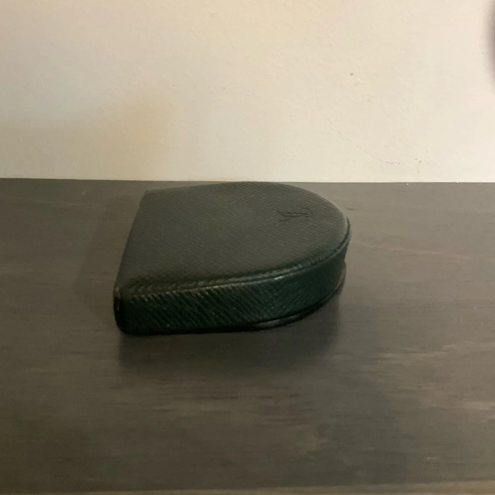 Louis Vuitton Taiga Coin Case - Picture 11 of 11